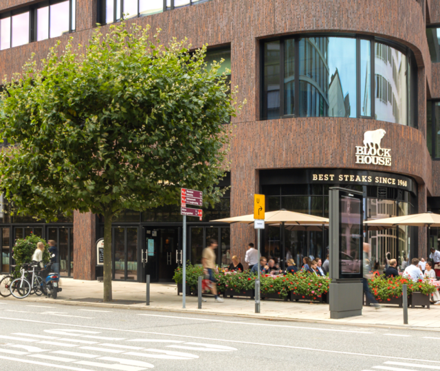 BLOCK HOUSE Deutschlandhaus Das BLOCK HOUSE Restaurant im Deutschlandhaus in Hamburg von Außen
