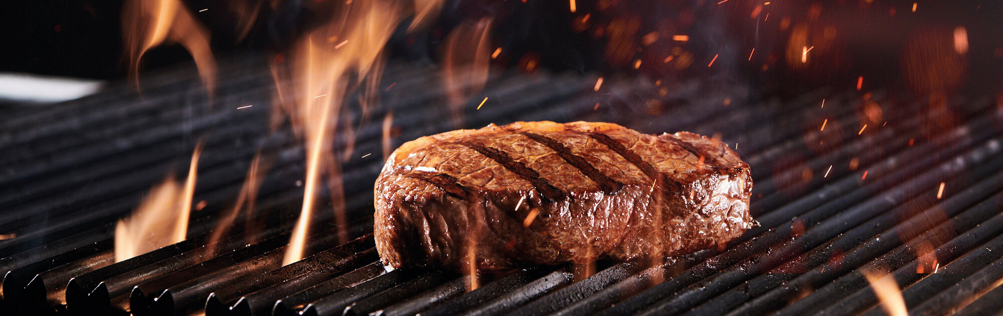 Saftiges Steak auf einem Grill