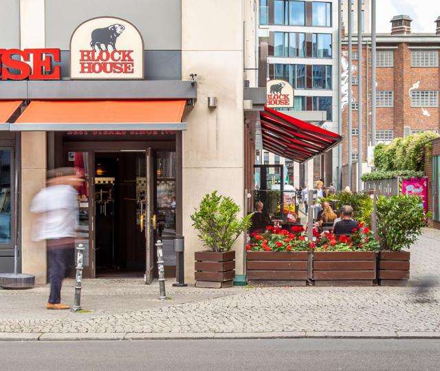 BLOCK HOUSE Berlin Friedrichstrasse Aussenansicht des BLOCK HOUSE Restaurants in der Friedrichsstraße in Berlin