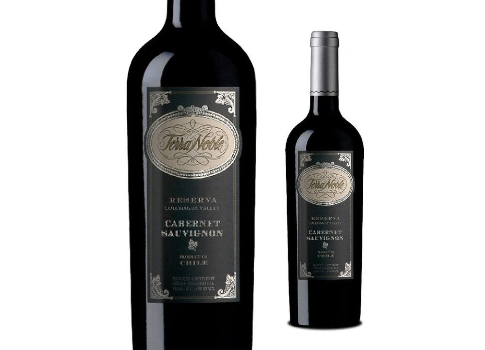 Terra Noble Reserva Cabernet Sauvignon, Chile Zwei Weinflaschen des "Terra Noble Reserva Cabernet Sauvignon" aus Chile.